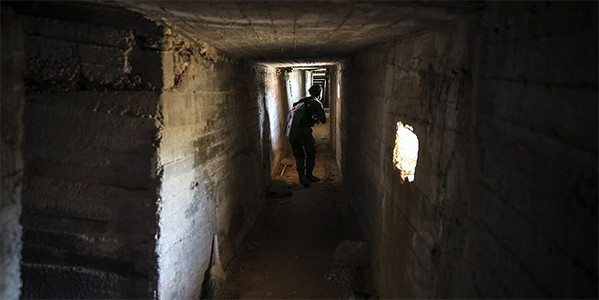 Afrin’de teröristlerin gizlendiği labirent tüneller bulundu