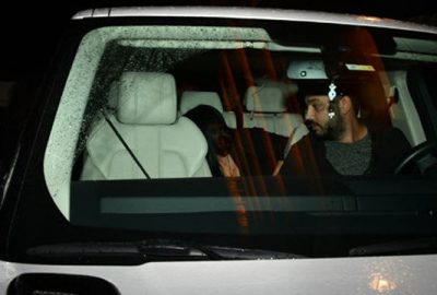 Ünlü oyuncu alkolü fazla kaçırınca ayakta durmakta zorlandı!