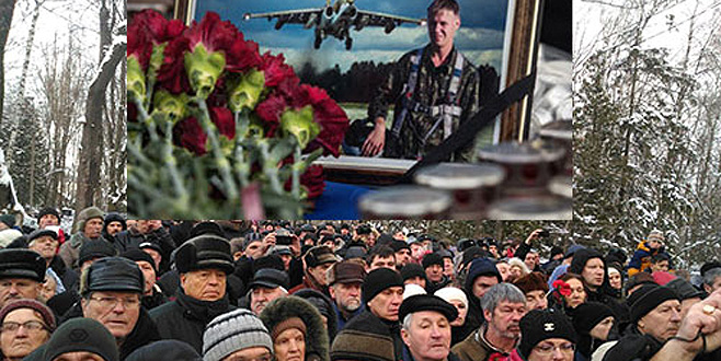 Ölen pilotu 30 bin kişi uğurladı