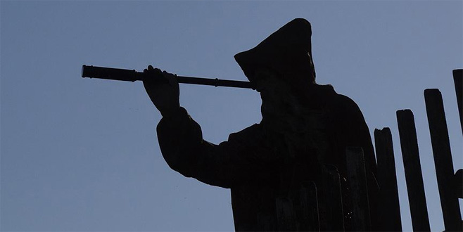 Manken sandığı casuslarla gizli bilgiyi paylaştı Manken sandığı casuslarla gizli bilgiyi paylaştı