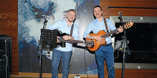 Enis ve Gökhan’la eğlenceli gece