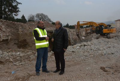 Eski hastane yıkılıyor