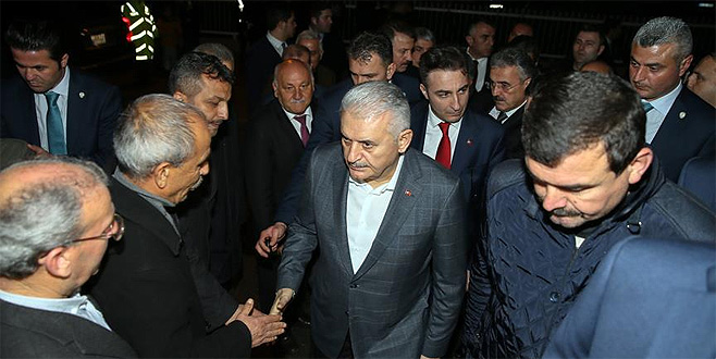 Başbakan Yıldırım’dan şehit ailelerine taziye ziyareti Başbakan Yıldırım’dan şehit ailelerine taziye ziyareti