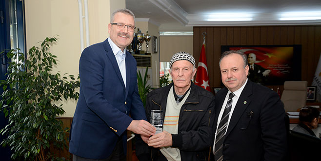 Özkan’dan terzilere plaket