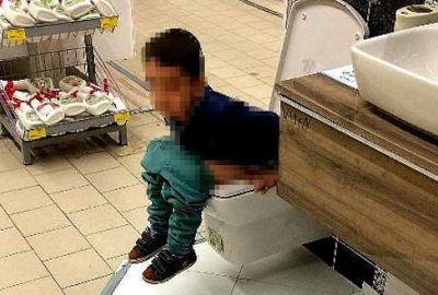Paylaşım rekoru kırdı! Satışa sunulan klozete tuvaletini yaptı