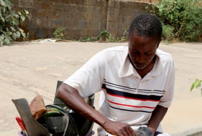 Nijerya sokaklarında melodilerle zanaatkarlık yapıyorlar