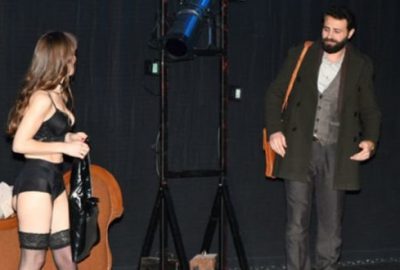 Ünlü oyuncudan cesur performans!