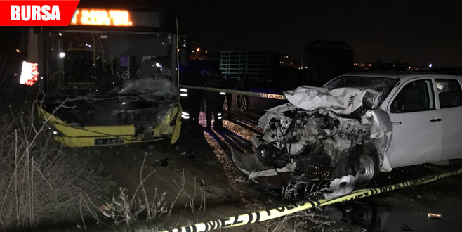 Kamyonetle belediye otobüsü kafa kafaya çarpıştı: 1 ölü, 2 yaralı