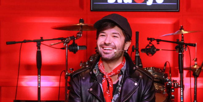 Sevgililer için söyledi 