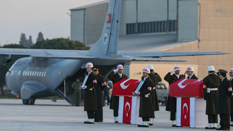 İzmir'de dün askeri uçağın eğitim uçuşu sırasında düşmesi sonucu şehit