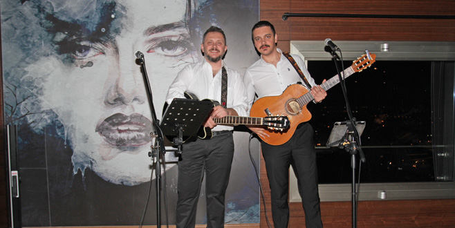 Enis ve Gökhan’la eğlenceli gece