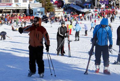 Uludağ’da güneşli havada kayak keyfi