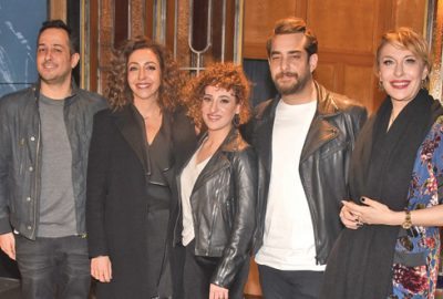 ‘Bir avuç komedyeniz’