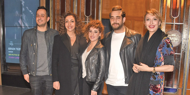 ‘Bir avuç komedyeniz’