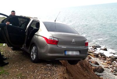 Askıda kalan otomobili vatandaşlar tuttu