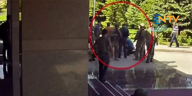 İlk kez ortaya çıktı! Zekai Aksakallı’nın Ömer Halisdemir’i alnından öpme anı