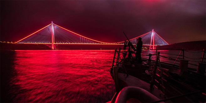 ABD donanmasından İstanbul Boğazı paylaşımı ABD donanmasından İstanbul Boğazı paylaşımı