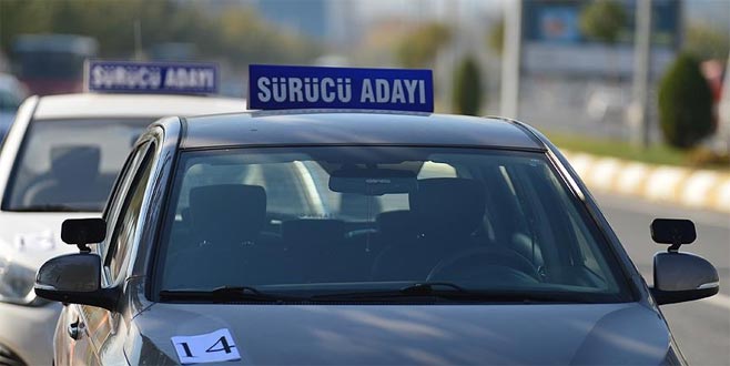 Ehliyet sınavı görevlilerinin ücretlerine yeni düzenleme Ehliyet sınavı görevlilerinin ücretlerine yeni düzenleme