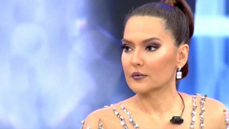 Demet Akalın, dünyaca ünlü markanın defilesini paylaşıp "Hepsi benim" olmalı