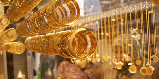 Kuyumcularda Sevgililer Günü hareketliliği Kuyumcularda Sevgililer Günü hareketliliği