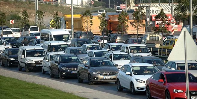 Trafiğe 1 ayda 117 bin 477 aracın kaydı yapıldı