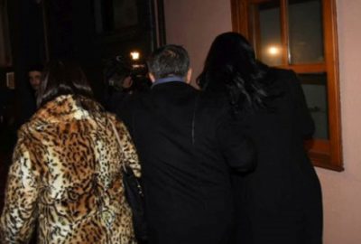 Ünlü oyuncu alkolü fazla kaçırınca kapı kapı dolaşıp evini aradı