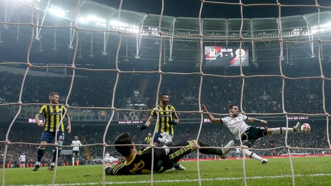 Olay derbide 3 kırmızı kart, 4 gol