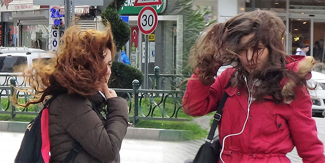 Lodos, zor anlar yaşatıyor Lodos, zor anlar yaşatıyor