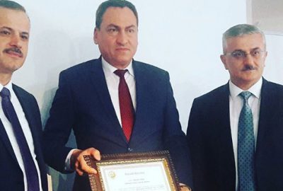 Özer’e başarı belgesi