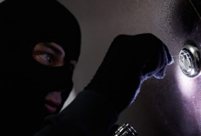 Ünlü şarkıcı anlattı: Hırsızlar annemi saçlarından sürüklemiş