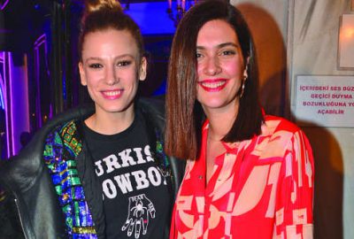 Dostlarıyla felekten bir gün çaldılar