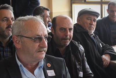 Köy kahvesinde kadına şiddet eğitimi! Pür dikkat dinlediler