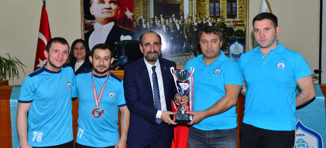 Başarı ödüllendirildi