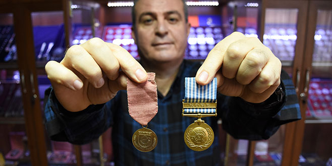 Sanat güneşinin Mehmetçik madalyası antikacıda