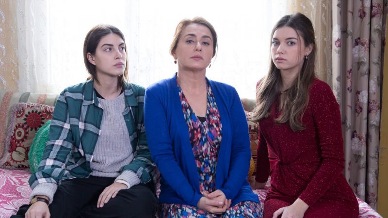 ‘Fazilet Hanım ve Kızları’ dizisinde rol alan Afra Saraçoğlu’nun, kaprisleri