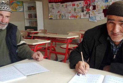 Okuma yazma öğreniyorlar