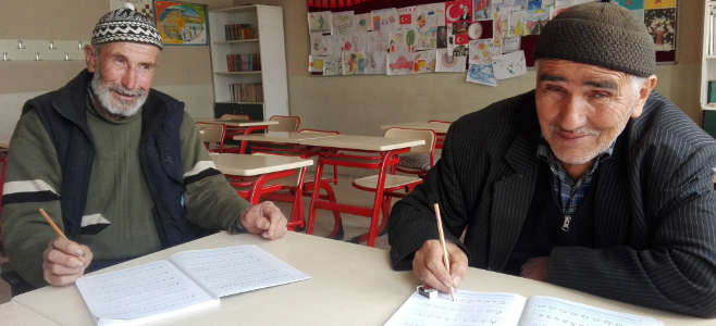 Okuma yazma öğreniyorlar