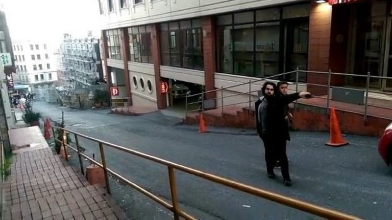 İstanbul Beyoğlu'nda iki grup arasında çıkan silahlı kavgada 2 kişi