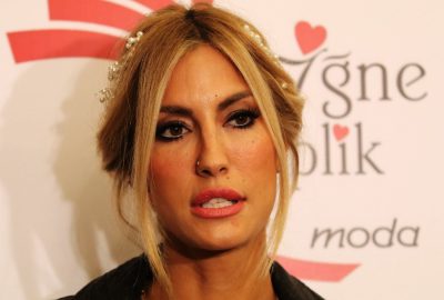 Hayatının şokunu yaşadı! Evinin camlarını kırıp..