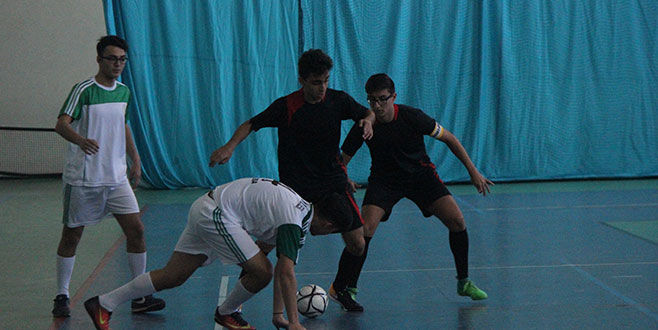 Biri direkleri diğeri fileleri dövdü!1-2