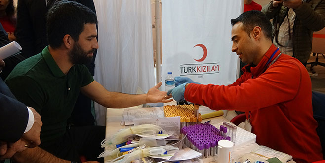 Arda Turan kan bağışında bulundu