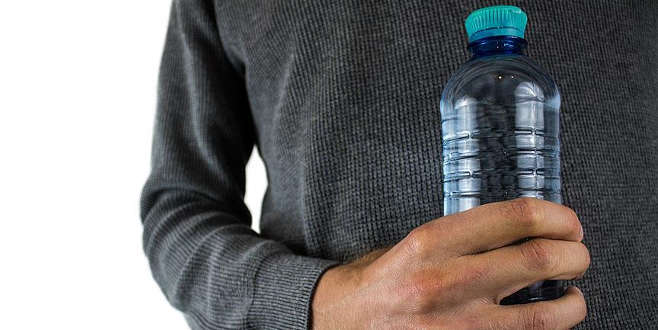 Dev markaların şişe sularında plastik maddeler bulundu