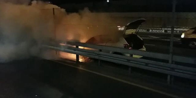 İstanbul’da trafiği kilitleyen yangın!