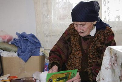 101 yaşındaki Boşnak ninenin okuma aşkı