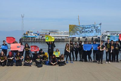 Öğrencilerden okuma ve temiz çevre etkinliği