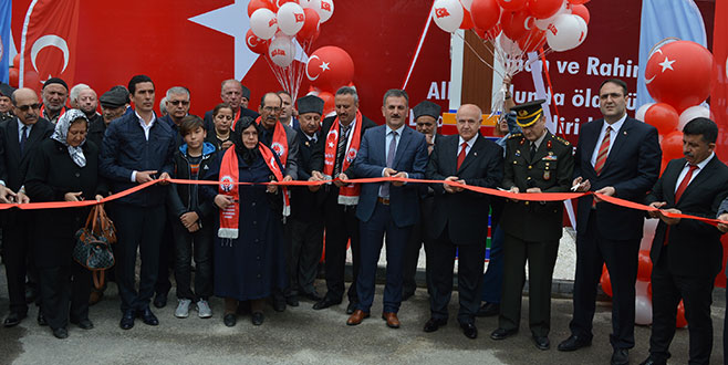 Şehit Özcan Yıldırım anıtı açıldı Şehit Özcan Yıldırım anıtı açıldı