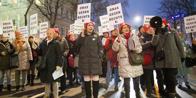 Avusturyalılar ırkçılığa karşı yürüdü