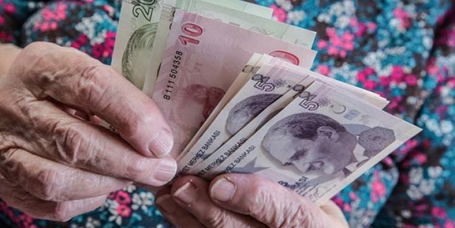 Emekliler ek ödemeye zam istiyor