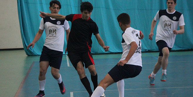 Ayşe Şaylı 4 dörtlük! 4-0