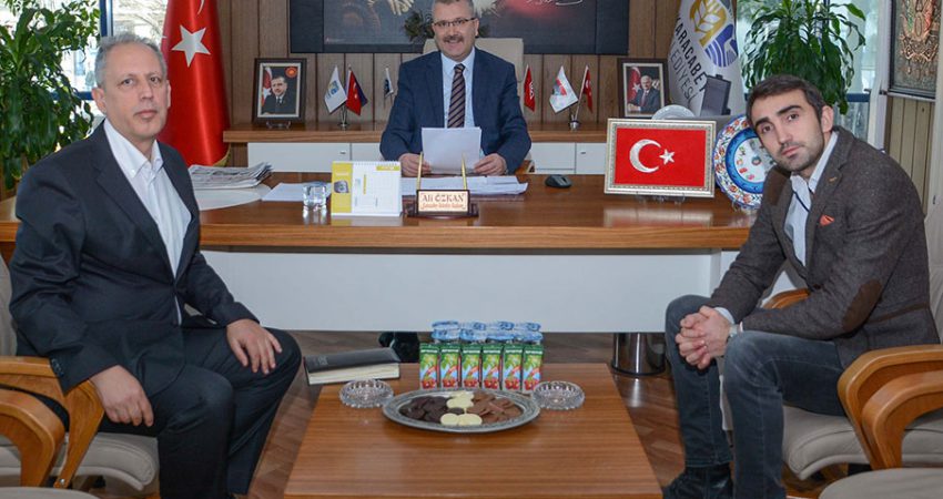 Bursa'nın Karacabey ilçesinde haşereyle mücadele bütün hızıyla sürüyor.